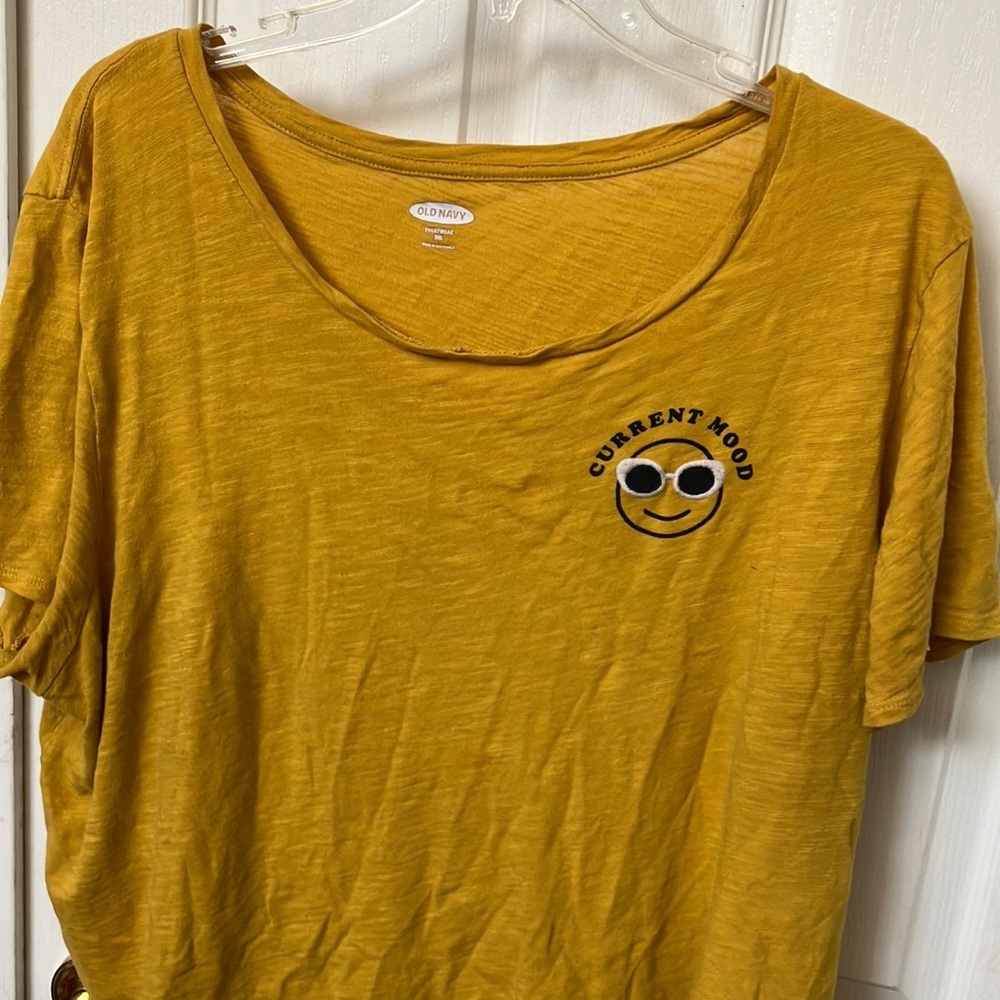 FINAL MARKDOWN Old navy current mood tee xxl